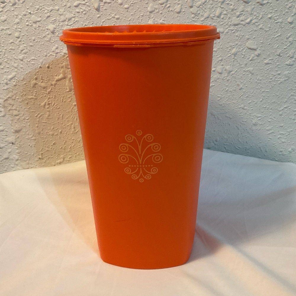 Large Tupperware Storage Container 1222-3 orange 
Lot of 2